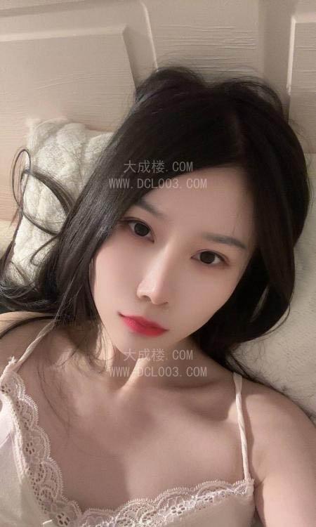 静安皮肤白嫩颜值嫩妹