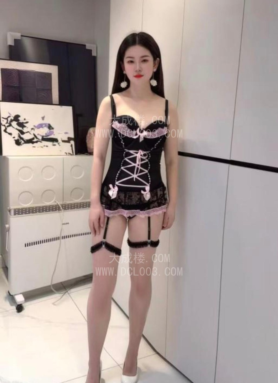 蜀山翘臀嫩妹