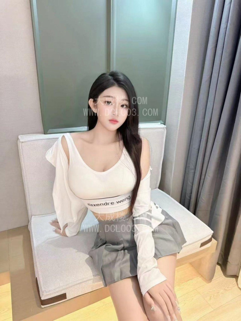 天河JK嫩妹子皮肤白三点粉长相清纯