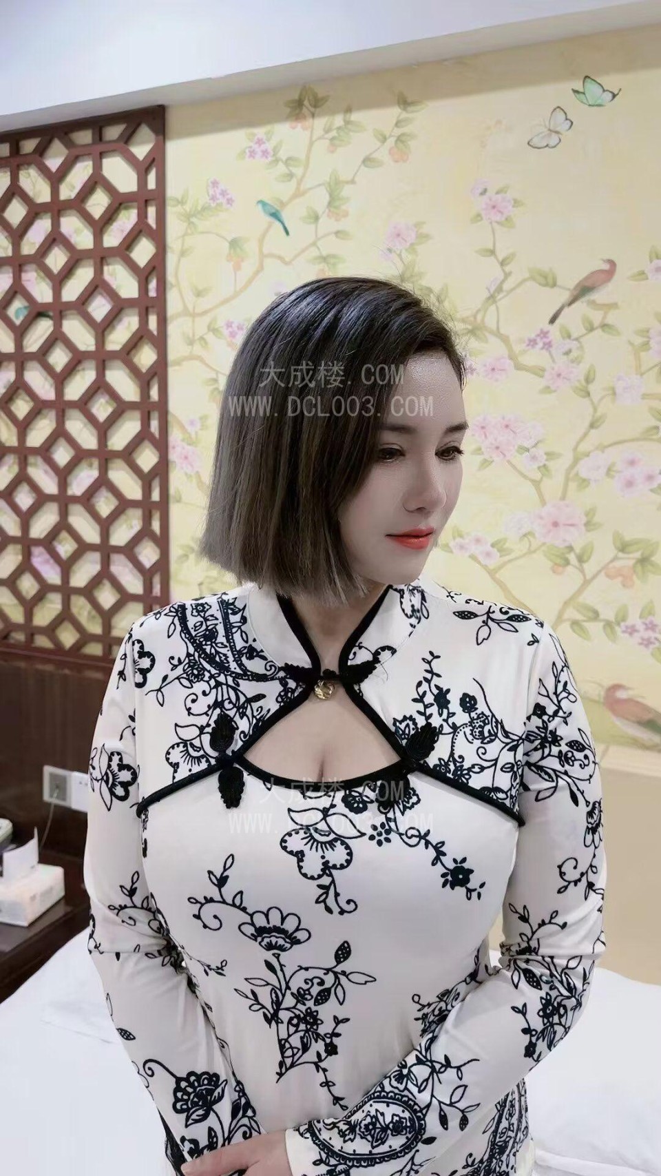禅城性感风骚波霸美眉奶茶妹