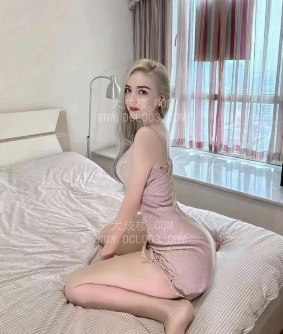 成都东站高个子美女