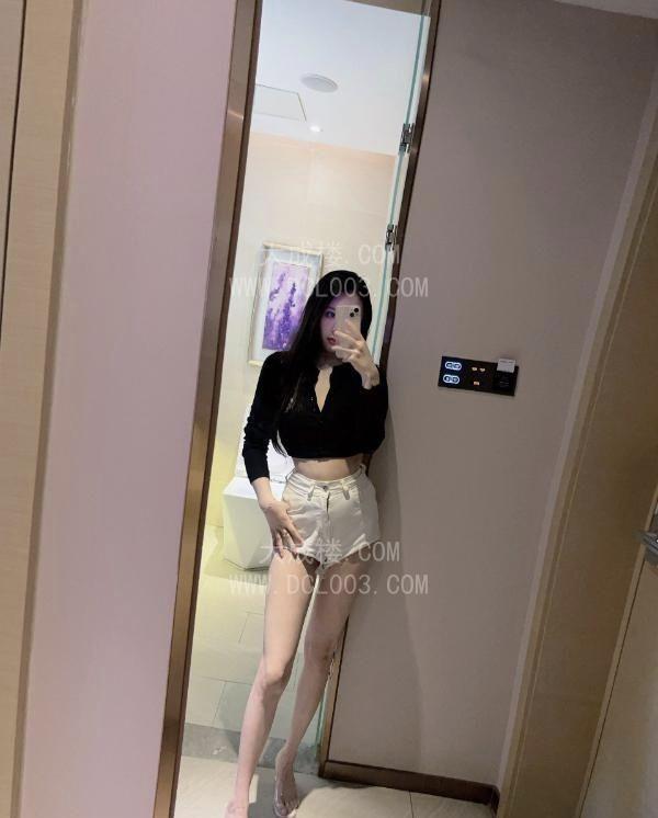 肤白撩人颜值老师