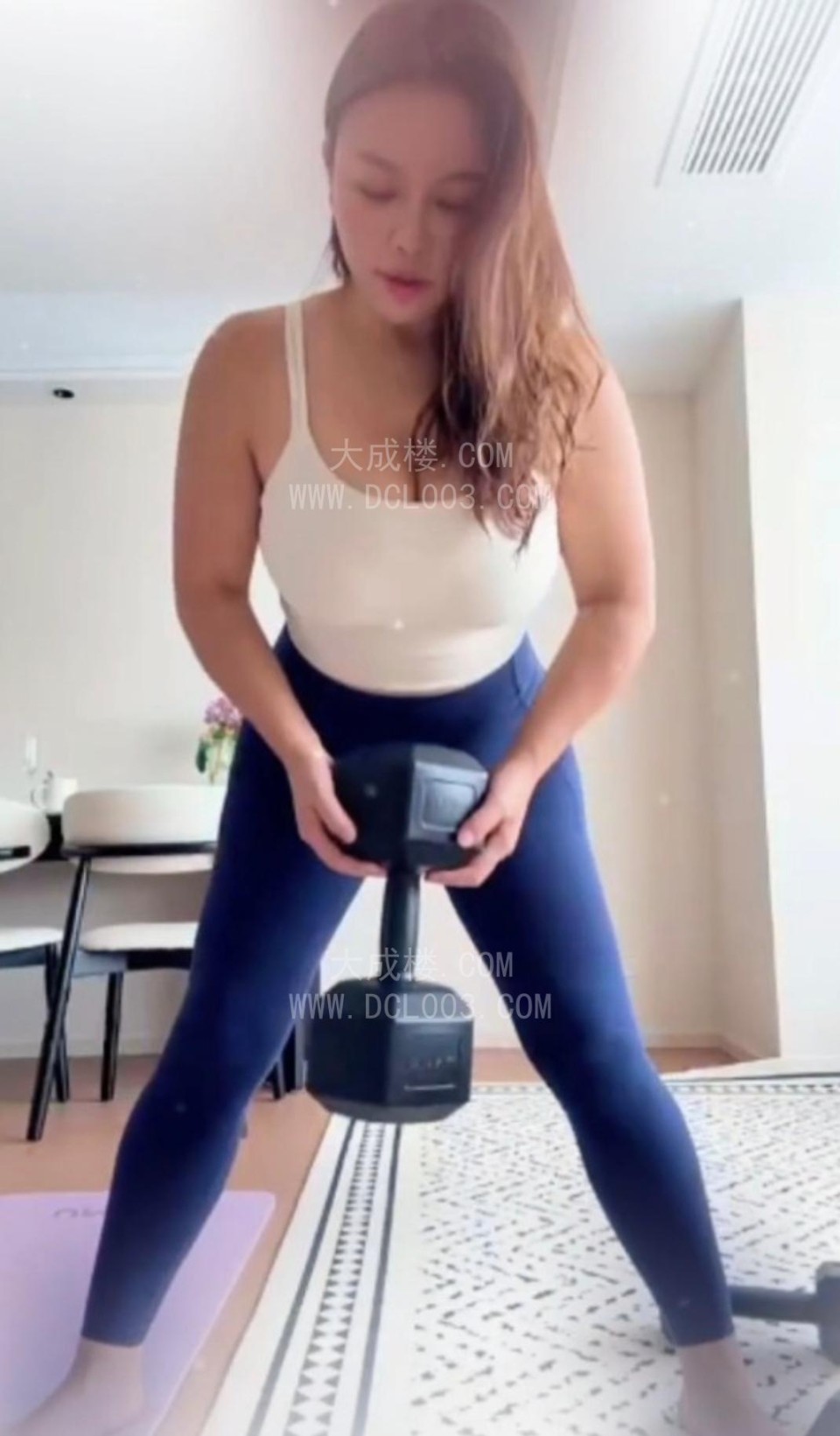 静安中泰混血大胸美女