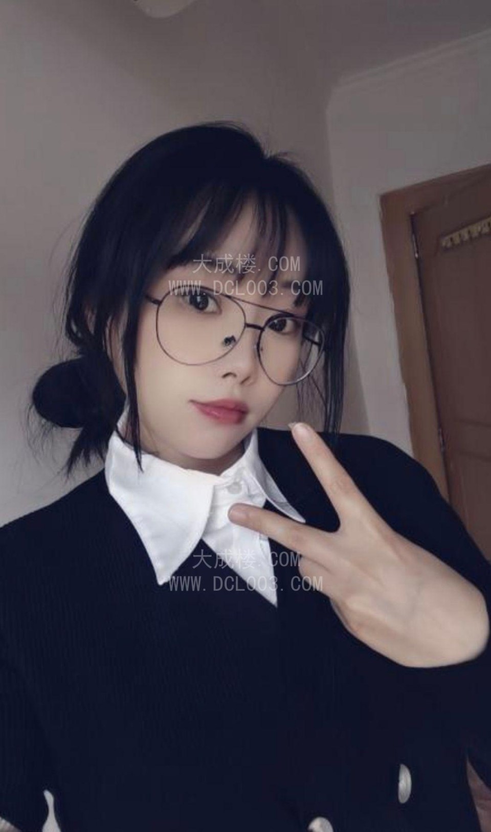 眼镜妹萌萌
