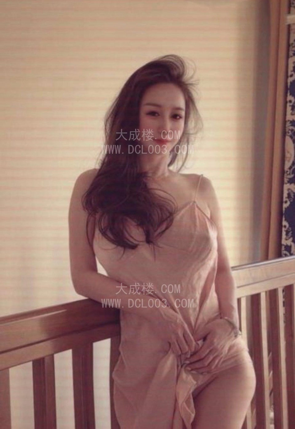 朝阳火辣身材混血颜值妹子