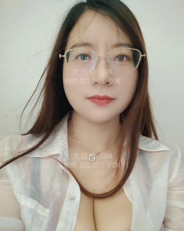 海珠奶牛眼镜妹