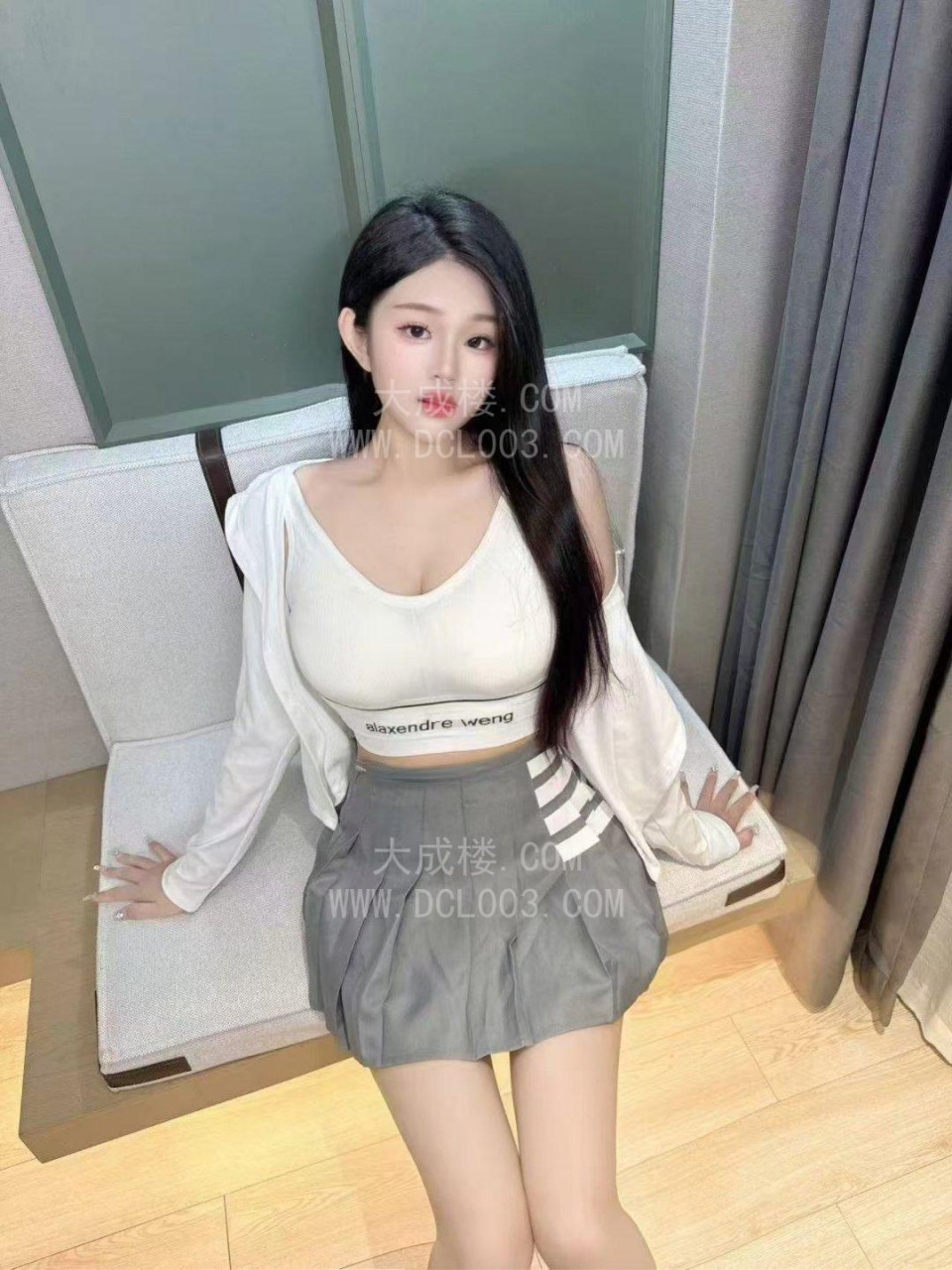 天河JK嫩妹子皮肤白三点粉长相清纯
